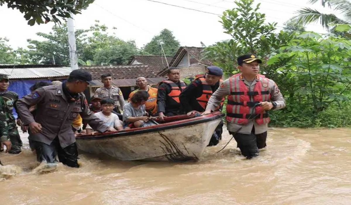 Warga Manang-Gentan Mengungsi Akibat Banjir