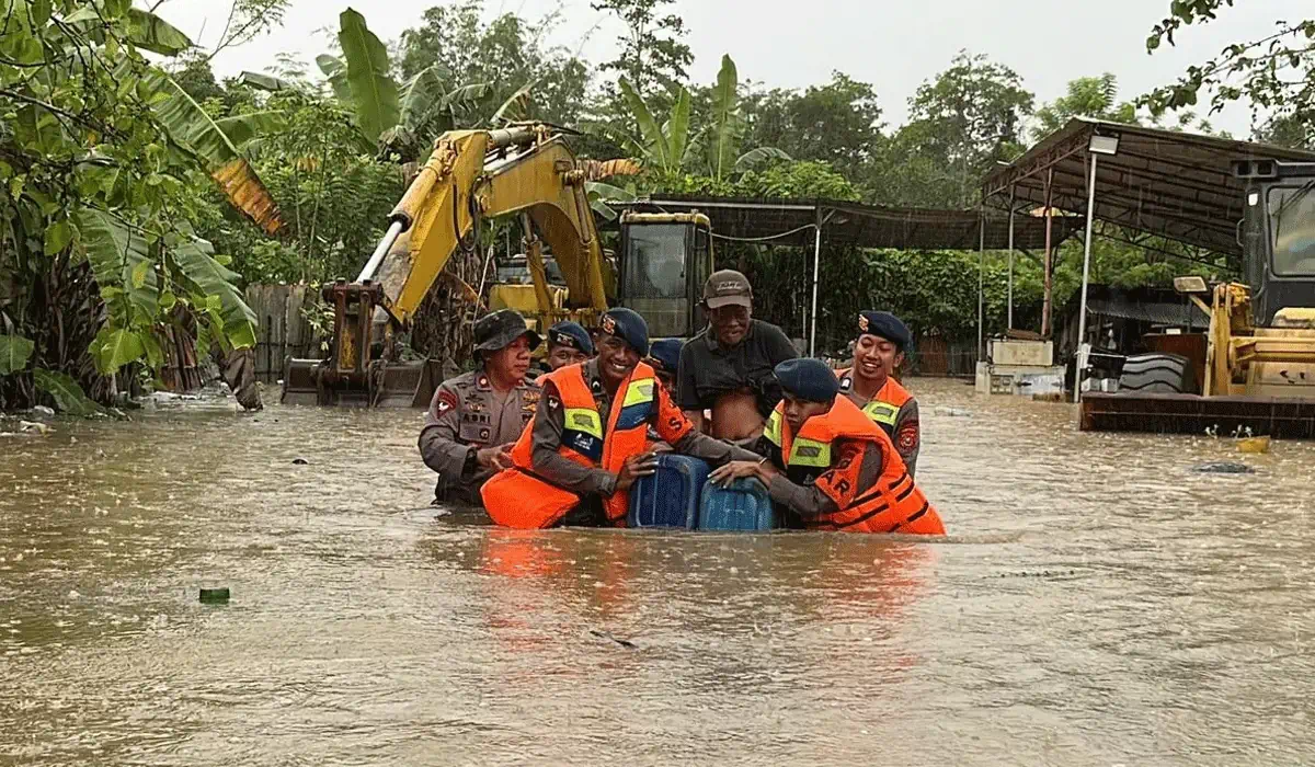  Evakuasi, Pos Pengungsian, dan Bantuan 