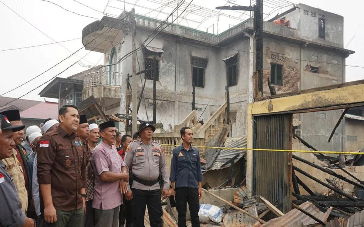 “Nasib Pilu Warga Merangin! 9 Rumah Dilalap Api, Pemkab Bergerak Cepat Salurkan Bantuan!