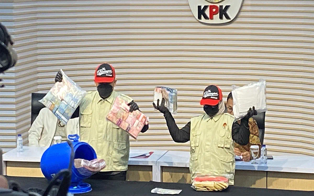 TAK DISANGKA! Ratusan Juta Rupiah Tersimpan Dalam Tong Biru, KPK Temukan Uang Rp934 Juta di Klaten!