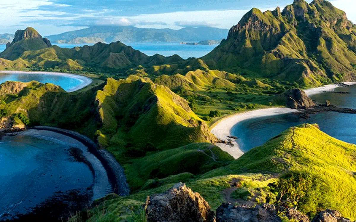 Bikin Takjub! Pulau Flores, Surga Tersembunyi di Indonesia dengan Pesona Alam yang Bikin Susah Move On