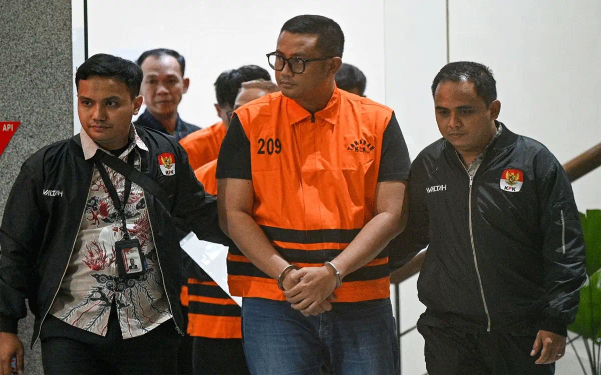 “KPK Sasar Rumah Dinas Bupati Klaten, Uang dan Perhiasan Jadi Barang Sitaan