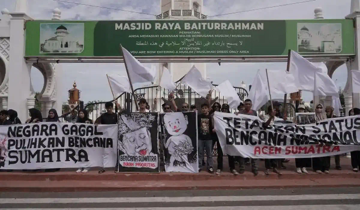 Ada Apa? Bendera Putih Dikibarkan di MRB, Koalisi Sipil Kritik Pemulihan Bencana Aceh-Sumatera