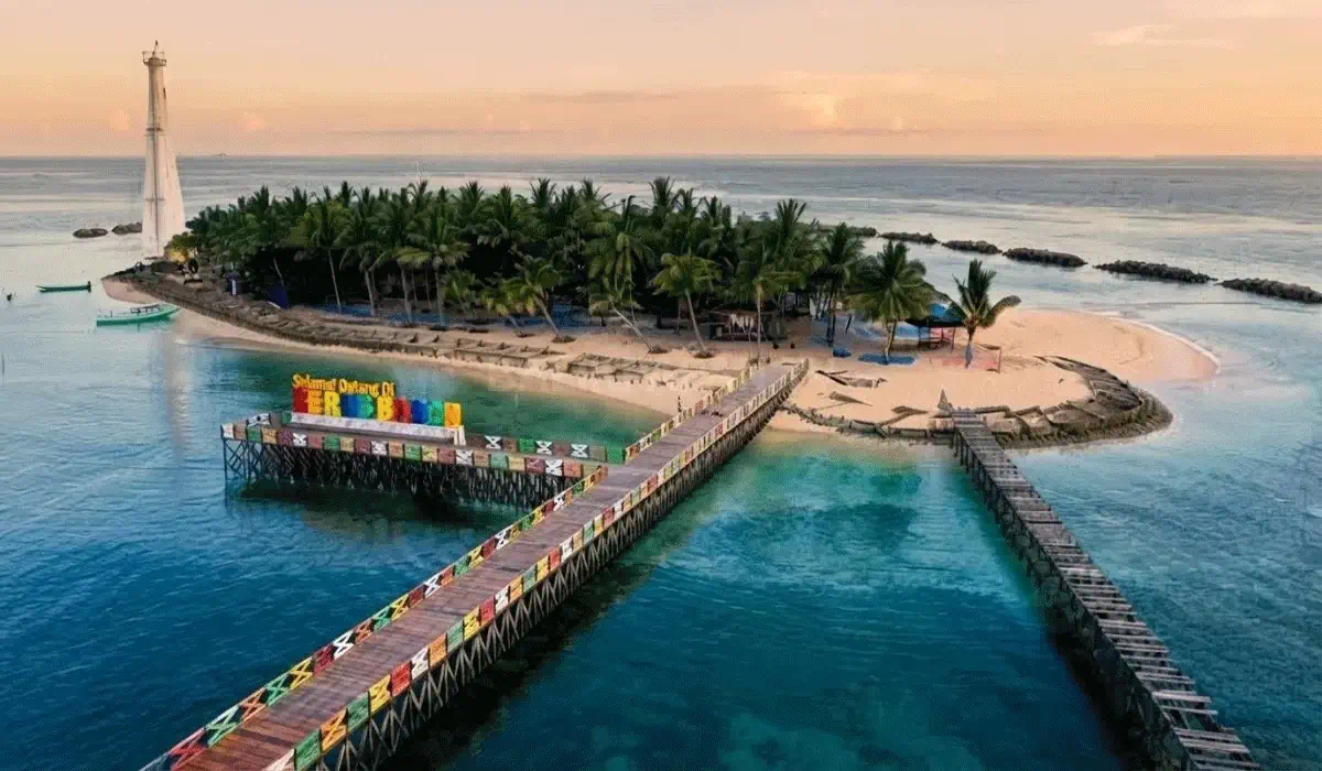 Bukan Editan! Air Laut Pulau Beras Basah Sebening Ini Bikin Netizen Takjub