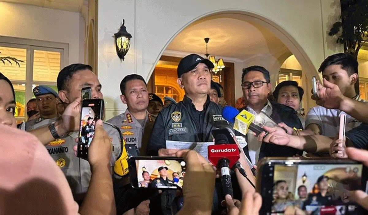 Cipete Geger! Polri Geledah Kafe dan Money Changer, Uang Rp67,2 Miliar Disita