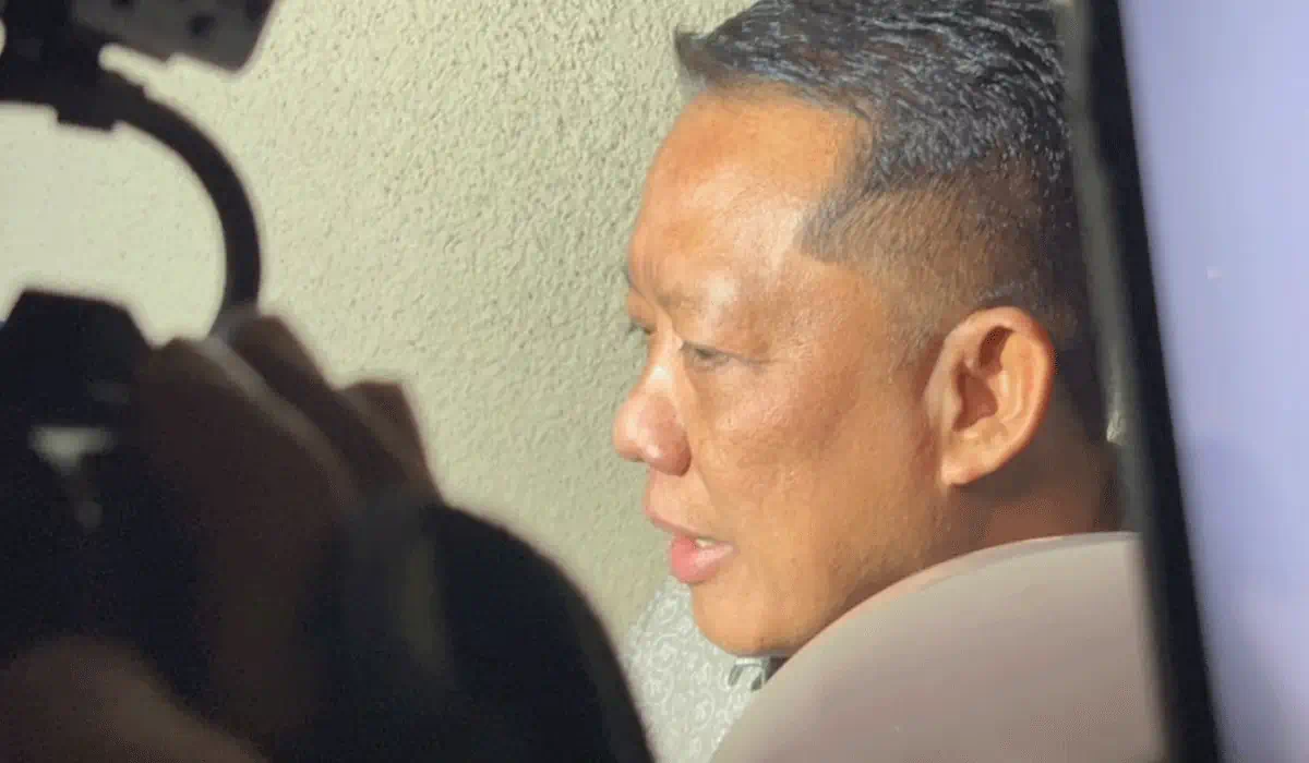 Febrie Adriansyah Resmi Ditahan Kejagung, Teriak Kriminalisasi Saat Digiring ke Mobil Tahanan
