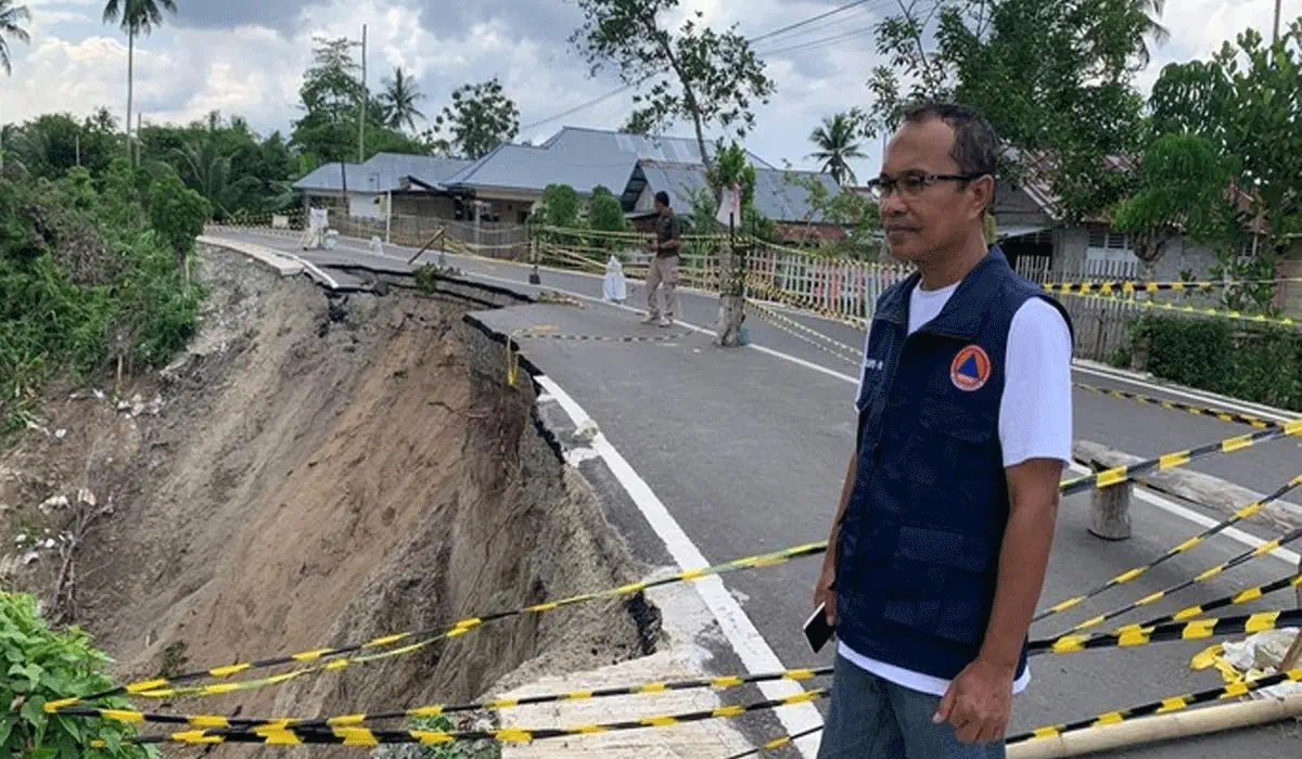 Kondisi Mencekam Di Gorontalo! Jalan Pulubala Mendadak Tak Bisa Dilalui Usai Longsor