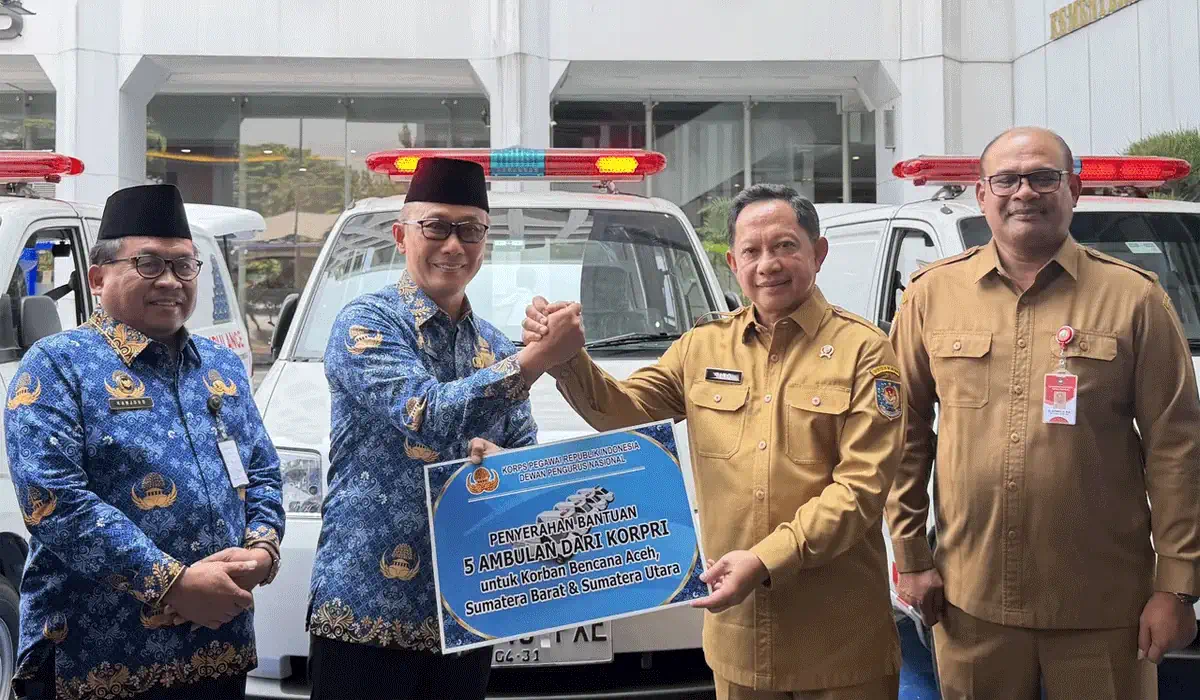 KORPRI Bikin Gebrakan! Serahkan 5 Ambulans ke Mendagri untuk Bantu Korban Bencana di Sumatra