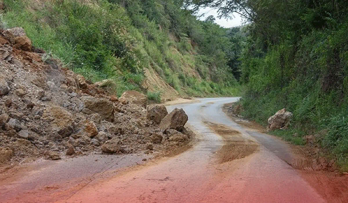 Longsor Hebat Lumpuhkan Akses Ke Pantai Selatan Garut, Kini Dibuka Kembali Dengan Risiko Tinggi