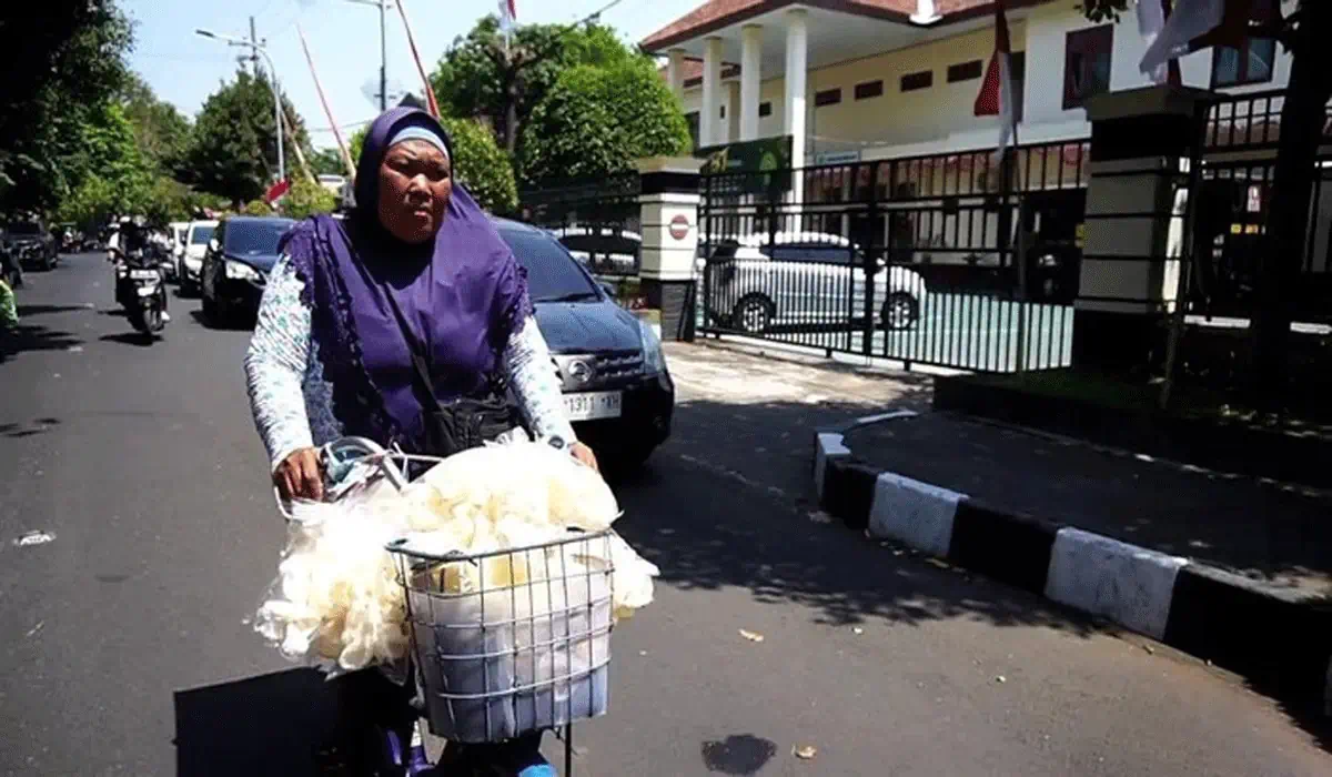 Miris Nasib Janda Penjual Kerupuk di Probolinggo, Jatuh Bangun Berjuang hingga Lepas dari Bansos