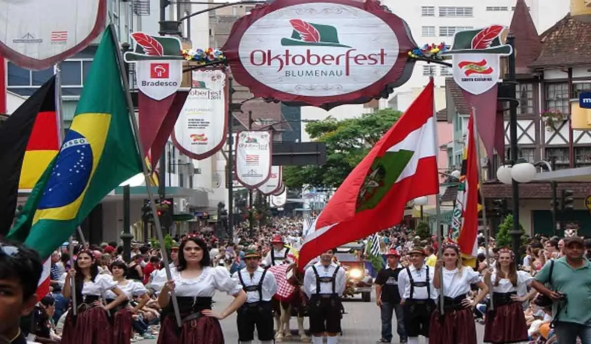 Skandal Budaya: Tradisi Oktoberfest Brasil Ini Membuat Dunia Tercengang