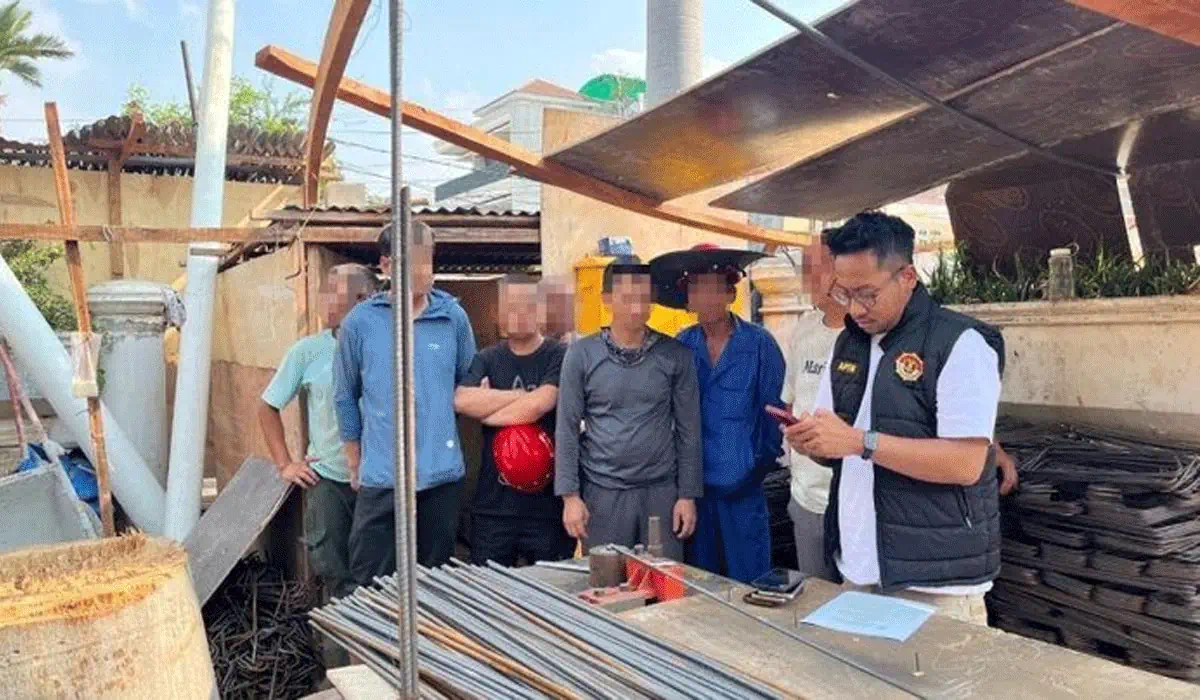 Terbongkar! 10 WN China Nekat Kerja Jadi Tukang Bangunan di Jakut, Langgar Aturan Imigrasi