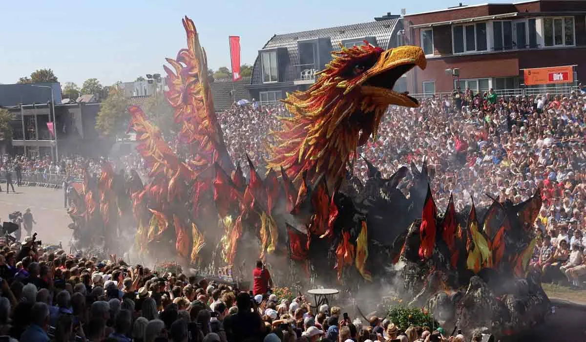 Alasan Nyata Mahasiswa Kecanduan Budaya Bloemencorso Di Belanda!