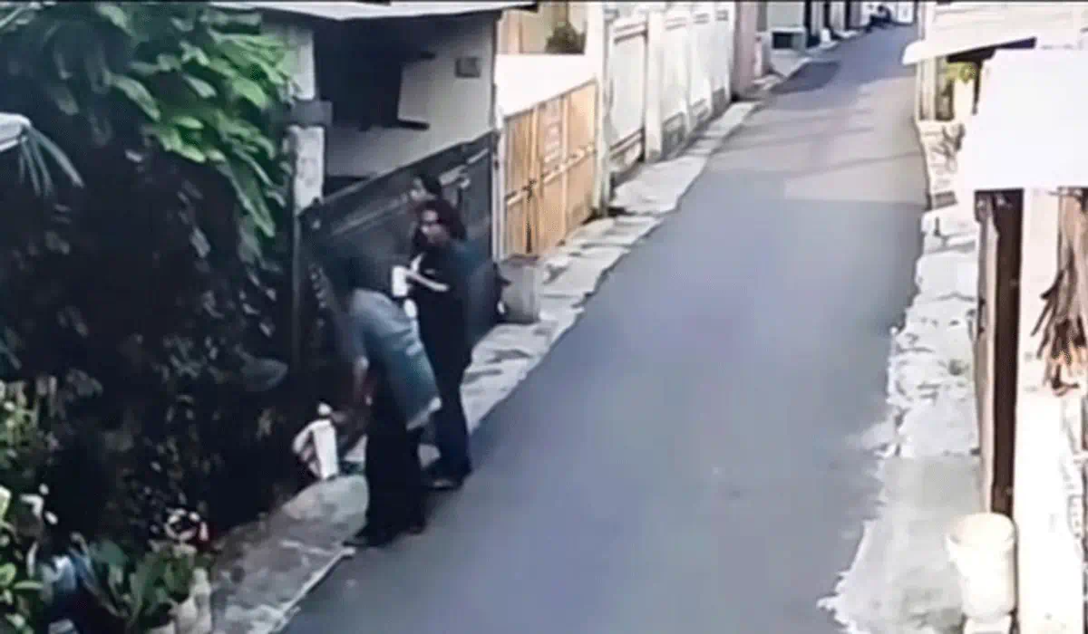 Trio Pengamen Bakar Pagar Rumah di Bekasi karena Kesal Tak Dikasih Uang